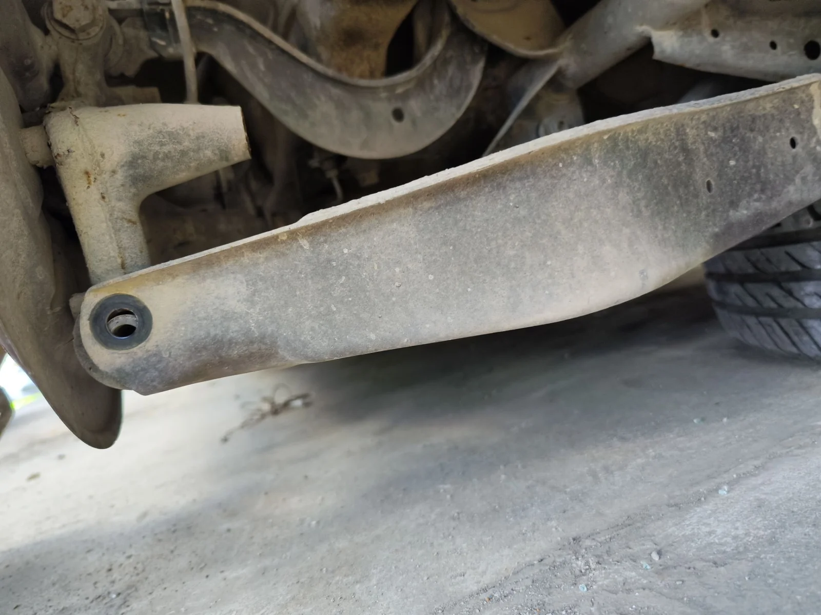 Foto de BRAZO SUSPENSION TRASERO IZQUIERDO VOLKSWAGEN GOLF VI (5K1)(10.2008) 2.0 TDI (110 CV / 81 KW) referencia 1K0505311AB