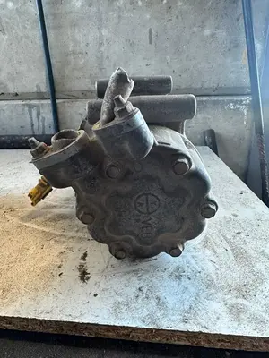 Foto de COMPRESOR AIRE ACONDICIONADO PEUGEOT 206 1.4 16V CAT (KFU / ET3J4) (88 CV / 65 KW) referencia 9655191580 foto 4