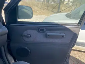 Foto de GUARNECIDO PUERTA DELANTERA DERECHA NISSAN SERENA (C23M) 2.3 Diesel (75 CV / 55 KW)