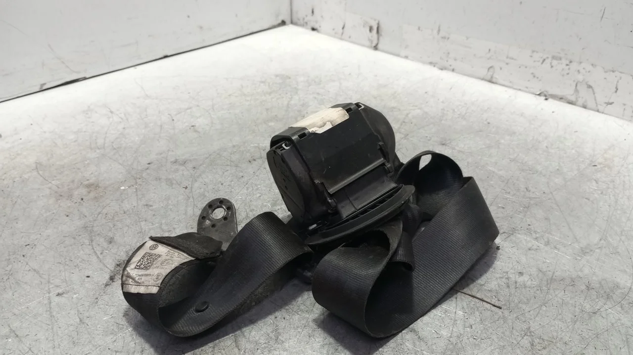 Foto de CINTURON SEGURIDAD TRASERO CENTRAL RENAULT CLIO III 1.2 16V (75 CV / 55 KW) referencia 8200838714