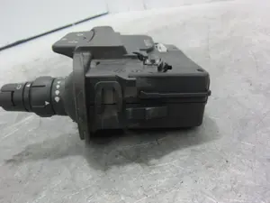 Foto de MANDO MULTIFUNCION RENAULT CLIO III 1.5 dCi Diesel FAP (75 CV / 55 KW) referencia 88103007 foto 6
