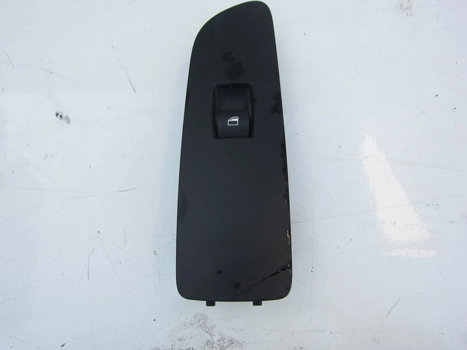 Foto de MANDO ELEVALUNAS DELANTERO DERECHO BMW SERIE 1 BERLINA (E81/E87) referencia 15939966