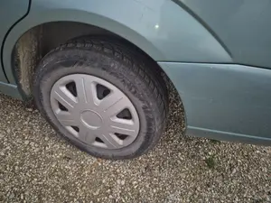 Foto de PASO RUEDA DELANTERO DERECHO FORD FOCUS FAMILIAR (CAK) 1.8 TDDI Turbodiesel CAT (90 CV / 66 KW)