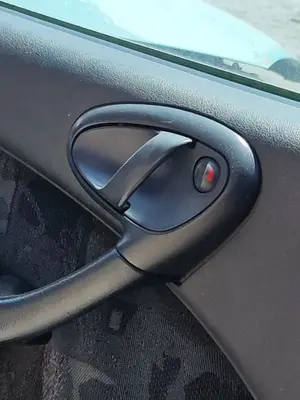 Foto de MANETA INTERIOR DELANTERA IZQUIERDA CITROEN XSARA COUPE referencia 9143A1