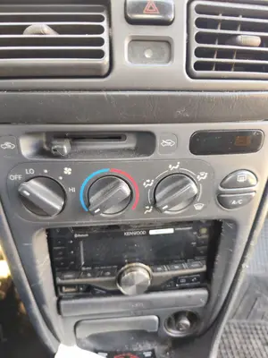 Foto de MANDO CALEFACCION / AIRE ACONDICIONADO TOYOTA COROLLA (E11) 2.0 Turbodiesel CAT (90 CV / 66 KW)
