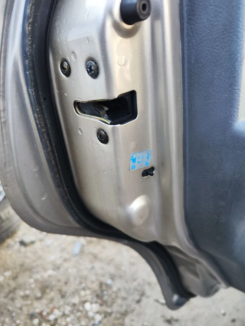 Foto de CERRADURA PUERTA TRASERA IZQUIERDA KIA CARENS (RS) 1.8 16V CAT (126 CV / 93 KW)