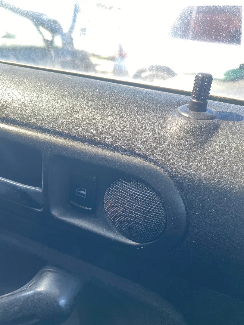 Foto de MANDO ELEVALUNAS TRASERO IZQUIERDO VOLKSWAGEN GOLF IV BERLINA (1J1)(10.1997) 1.9 TDI (110 CV / 81 KW)