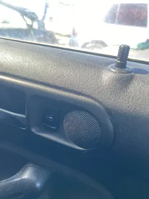 Foto de MANDO ELEVALUNAS TRASERO IZQUIERDO VOLKSWAGEN GOLF IV BERLINA (1J1)(10.1997) 1.9 TDI (110 CV / 81 KW)