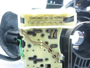 Foto de MANDO MULTIFUNCION RENAULT MEGANE I FASE 2 COUPE (DA...) 1.6 (107 CV / 79 KW) referencia 7700428227 foto 6