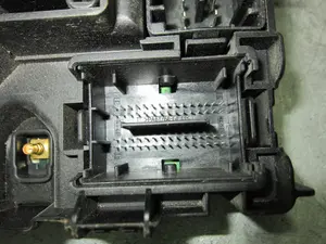 Foto de CAJA RELES / FUSIBLES OPEL CORSA D 1.2 16V CAT (Z 12 XEP / LB4) (80 CV / 59 KW) referencia 28084929 foto 6