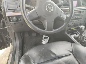 Foto de VOLANTE OPEL VECTRA C BERLINA 2.2 16V DTI CAT (Y 22 DTR / L50) (125 CV / 92 KW) referencia 24439965 foto 2