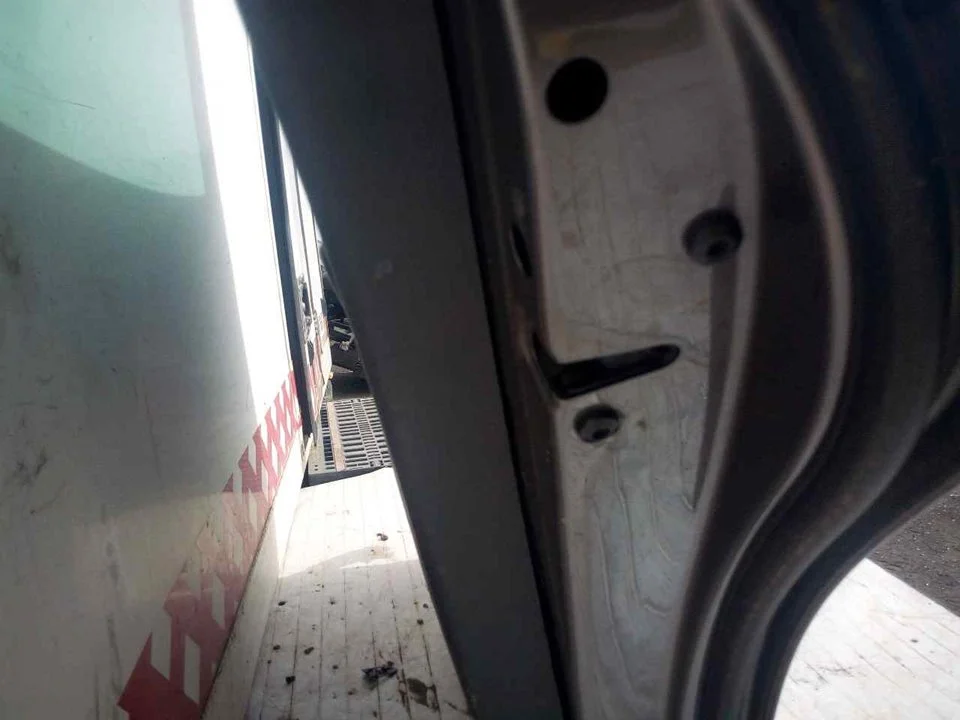 Foto de CERRADURA PUERTA TRASERA DERECHA VOLKSWAGEN TOURAN (1T2) 1.9 TDI (105 CV / 77 KW)