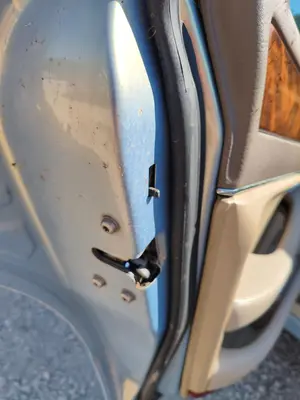 Foto de CERRADURA PUERTA TRASERA IZQUIERDA JAGUAR XJ 3.2 CAT (211 CV / 155 KW)