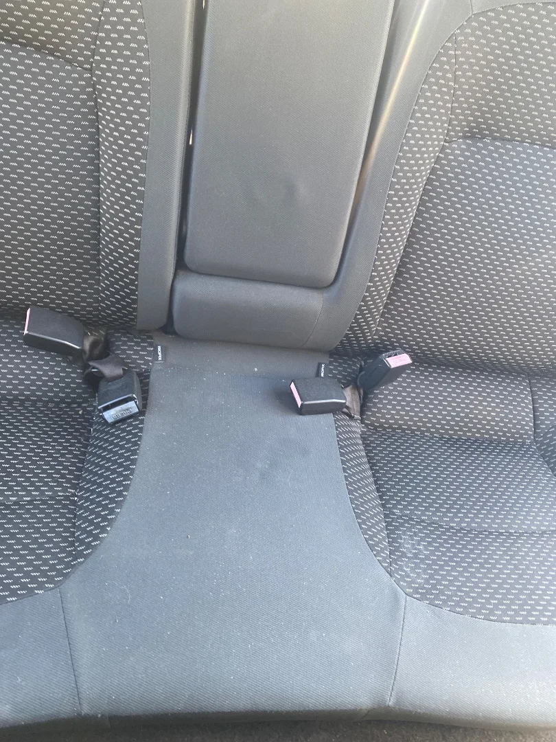 Foto de ENGANCHE CINTURON TRASERO CENTRAL NISSAN QASHQAI (J10) 2.0 16V CAT (141 CV / 104 KW)