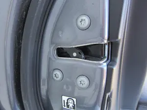 Foto de CERRADURA PUERTA TRASERA IZQUIERDA LEXUS RX (GGL1/GYL1) 3.5 V6 24V CAT (249 CV / 183 KW) foto 2