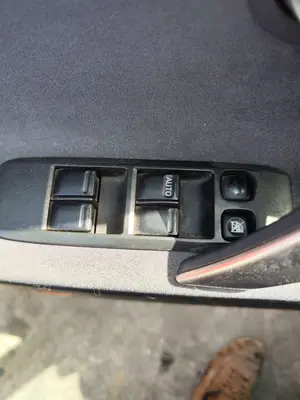 Foto de MANDO ELEVALUNAS DELANTERO IZQUIERDO NISSAN PRIMERA BERLINA (P12) 1.9 16V Turbodiesel CAT (120 CV / 88 KW)