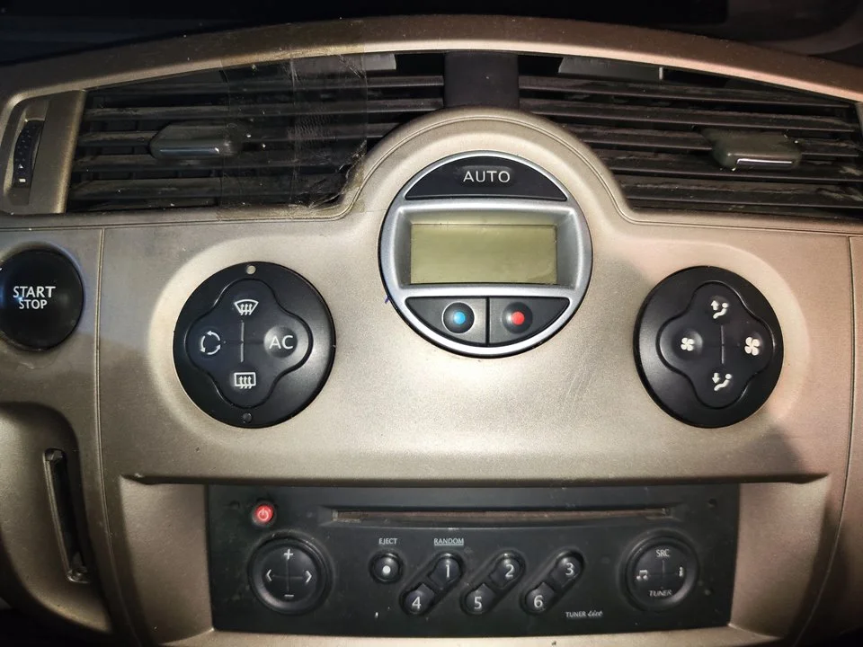 Foto de MANDO CALEFACCION / AIRE ACONDICIONADO RENAULT SCENIC II (JM) 1.9 dCi Diesel (120 CV / 88 KW)