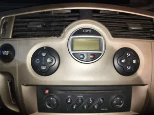 Foto de MANDO CALEFACCION / AIRE ACONDICIONADO RENAULT SCENIC II (JM) 1.9 dCi Diesel (120 CV / 88 KW)