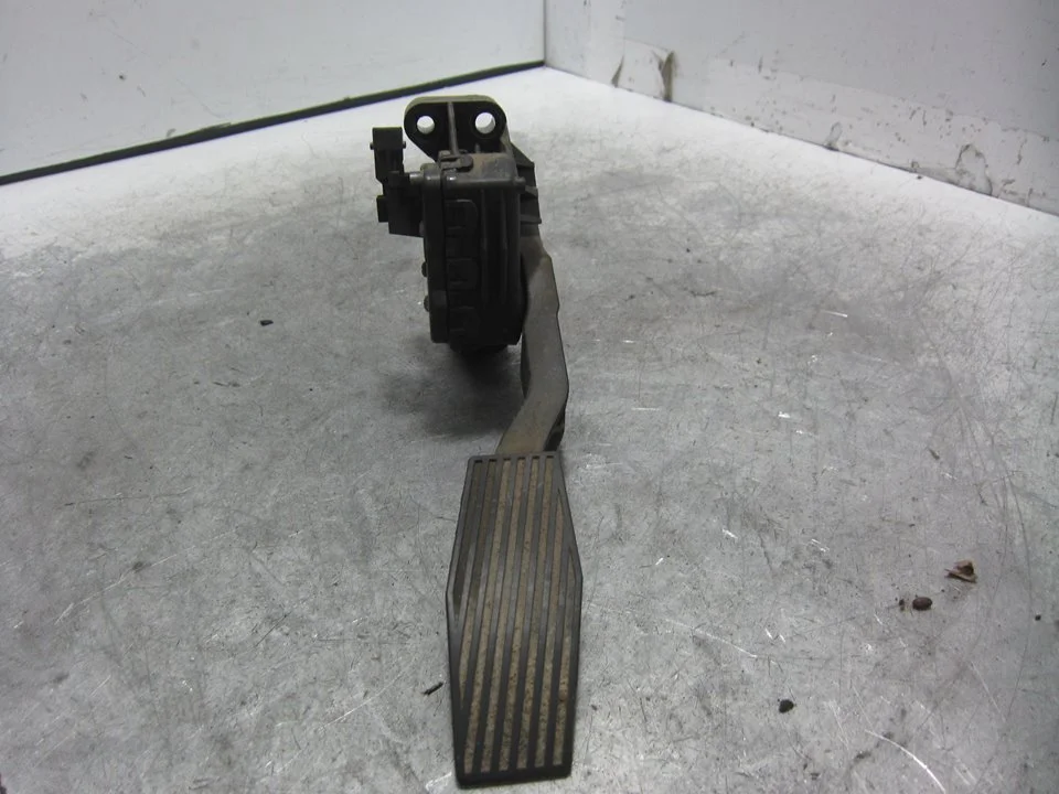 Foto de POTENCIOMETRO PEDAL OPEL ASTRA H BERLINA 1.7 16V CDTI (101 CV / 74 KW) referencia 9157998