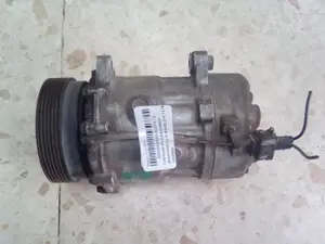 Foto de COMPRESOR AIRE ACONDICIONADO VOLKSWAGEN GOLF IV BERLINA (1J1)(10.1997) referencia 1J0820803A