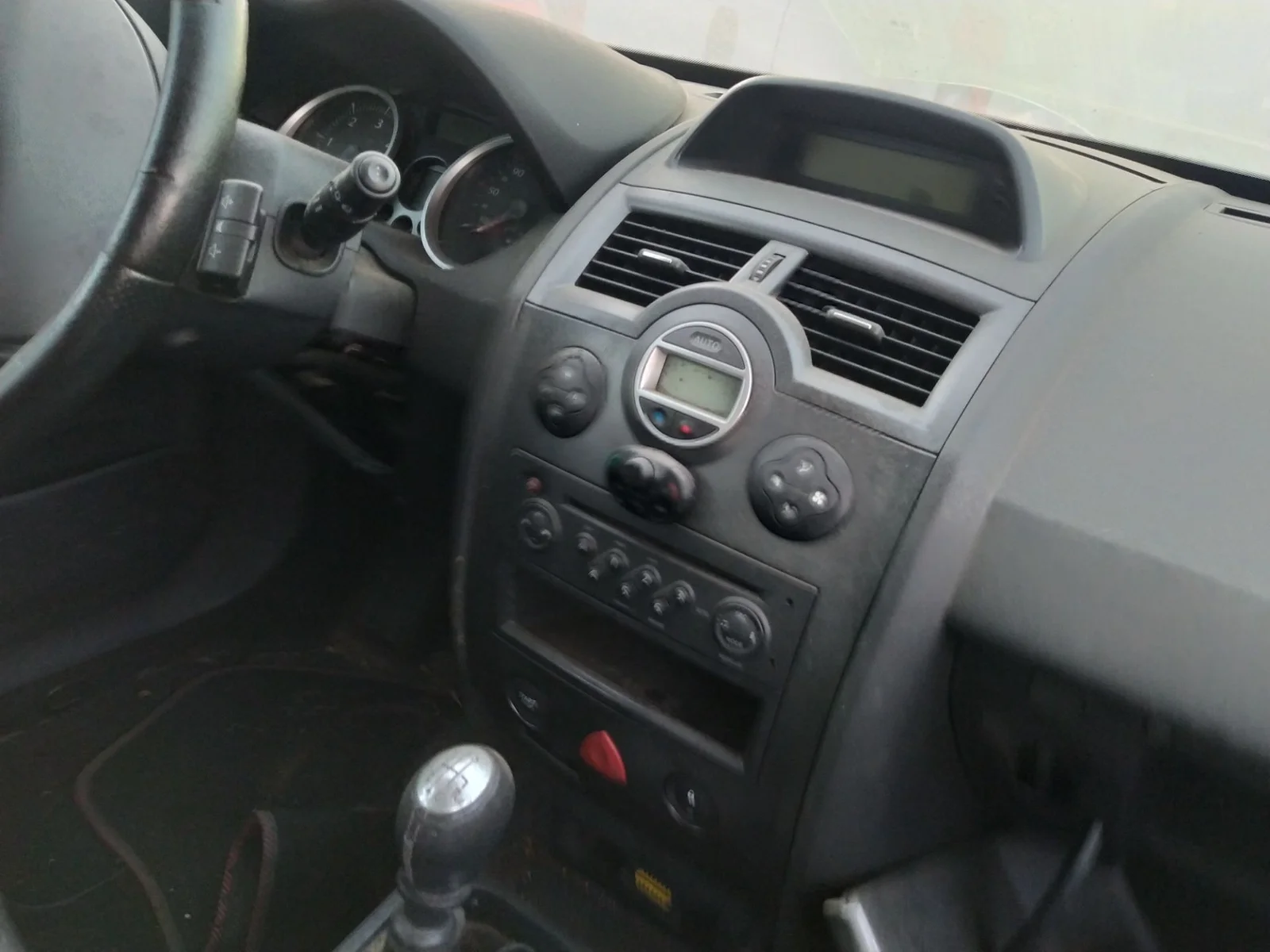 Foto de MANDO CALEFACCION / AIRE ACONDICIONADO RENAULT MEGANE II GRANDTOUR 1.9 dCi Diesel FAP (131 CV / 96 KW)