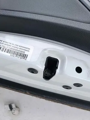 Foto de CERRADURA PUERTA TRASERA DERECHA VOLKSWAGEN GOLF VII (5G1/BE1) 2.0 TDI (184 CV / 135 KW) foto 2