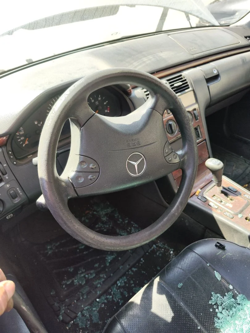 Foto de VOLANTE MERCEDES-BENZ CLASE E (BM 210) BERLINA 2.2 CDI CAT (143 CV / 105 KW) referencia A2104600103 FKZ