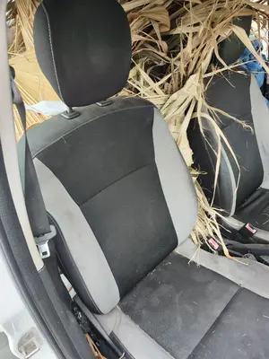 Foto de ASIENTO DELANTERO DERECHO RENAULT CLIO III 1.5 dCi Diesel FAP (75 CV / 55 KW) foto 2