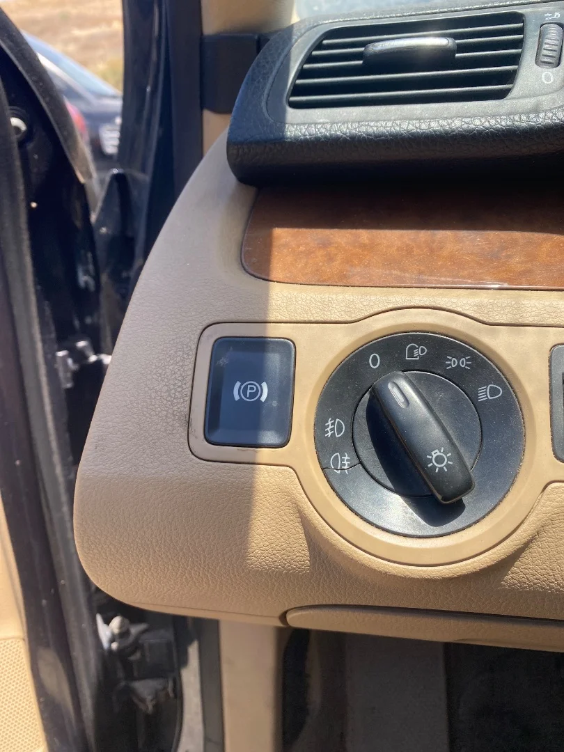 Foto de FRENO DE MANO ELECTRICO VOLKSWAGEN PASSAT BERLINA (3C2) 2.0 TDI (140 CV / 103 KW)