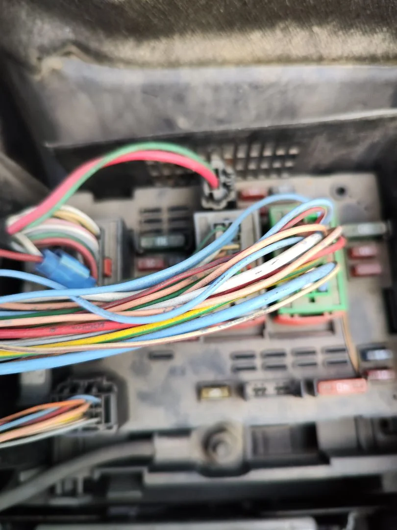 Foto de CAJA RELES / FUSIBLES PEUGEOT 307 (S1)(04.2001) 1.6 16V CAT (109 CV / 80 KW)