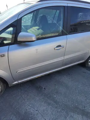 Foto de PUERTA DELANTERA IZQUIERDA OPEL ZAFIRA B 1.9 CDTI (120 CV / 88 KW) referencia 13203013