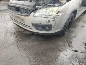 Foto de PARAGOLPES DELANTERO FORD FOCUS BERLINA (CAP) 1.8 Flexifuel CAT (125 CV / 92 KW) referencia 1351533 foto 2