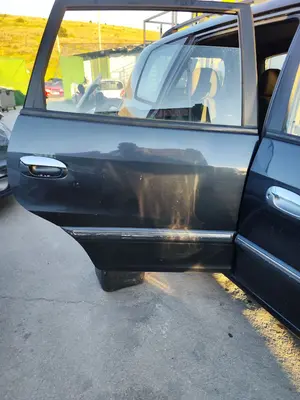 Foto de PUERTA TRASERA DERECHA KIA CARENS (RS) 2.0 Turbodiesel CAT (113 CV / 83 KW) referencia 0K2JA72020