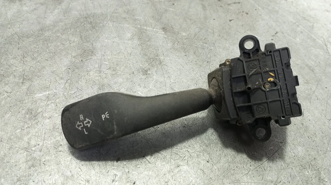 Foto de MANDO INTERMITENTES BMW SERIE 3 BERLINA (E46) 2.0 16V Diesel CAT (136 CV / 100 KW) referencia 8363662K