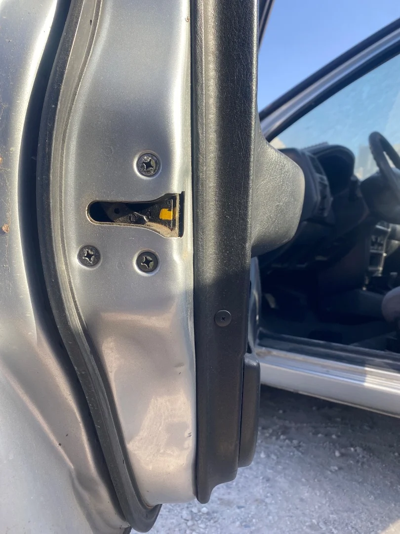 Foto de CERRADURA PUERTA DELANTERA IZQUIERDA NISSAN ALMERA (N15) 2.0 Diesel (75 CV / 55 KW)