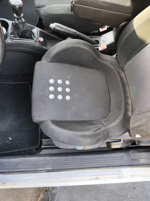Foto de ASIENTO DELANTERO IZQUIERDO FIAT GRANDE PUNTO (199) 1.4  (95 CV / 70 KW)