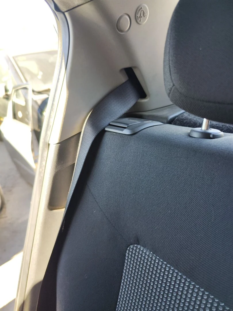 Foto de CINTURON SEGURIDAD TRASERO DERECHO OPEL CORSA D 1.2 16V CAT (Z 12 XEP / LB4) (80 CV / 59 KW)
