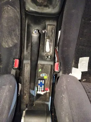 Foto de PALANCA FRENO VOLKSWAGEN PASSAT BERLINA (3B2) 1.9 TDI (110 CV / 81 KW) referencia 8D0711303F