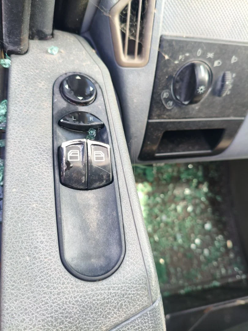 Foto de MANDO ELEVALUNAS DELANTERO IZQUIERDO MERCEDES-BENZ VITO MIXTO (639) 2.1 CDI CAT (109 CV / 80 KW)