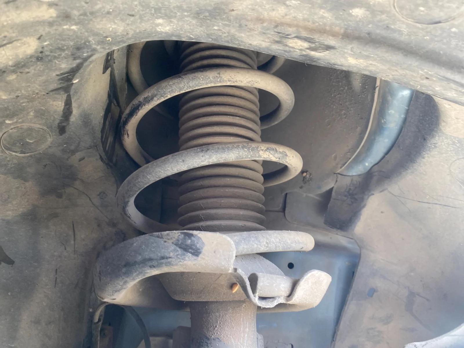 Foto de AMORTIGUADOR DELANTERO DERECHO FORD FOCUS BERLINA (CB4) 1.6 TDCi CAT (109 CV / 80 KW) referencia 1570032