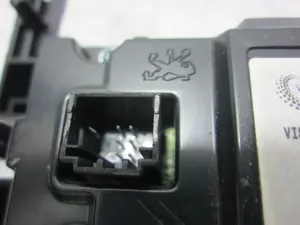 Foto de MANDO MULTIFUNCION PEUGEOT 307 (S1)(04.2001) 1.4 HDi (68 CV / 50 KW) referencia 96573322XA foto 7