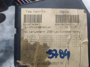 Foto de CAJA RELES / FUSIBLES VOLKSWAGEN GOLF IV BERLINA (1J1)(10.1997) 1.9 TDI (116 CV / 85 KW) referencia 8D1941824 foto 5