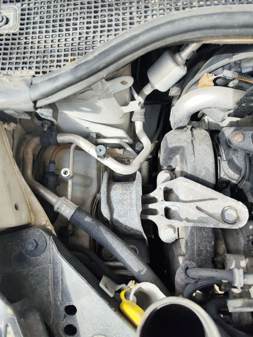 Foto de TUBOS AIRE ACONDICIONADO RENAULT CLIO III 1.5 dCi Diesel FAP (75 CV / 55 KW)