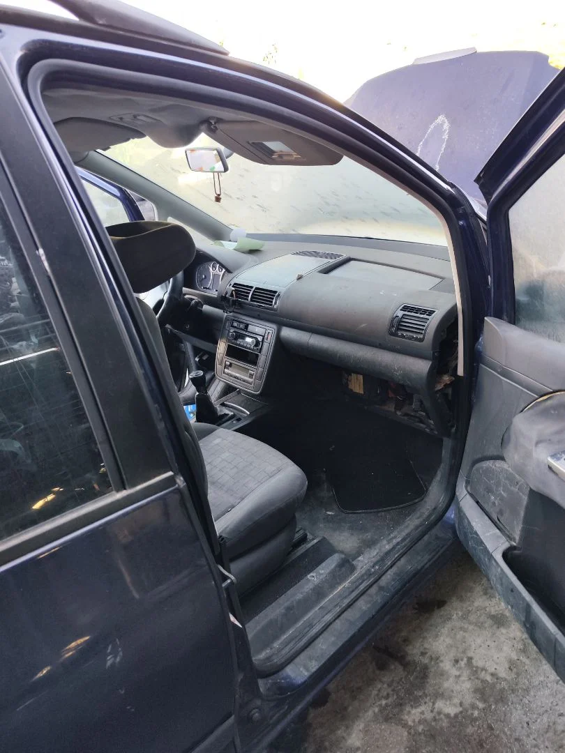 Foto de GOMAS CONTORNO PUERTA SEAT ALHAMBRA (7V9) 1.9 TDI (116 CV / 85 KW)