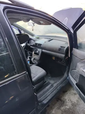 Foto de GOMAS CONTORNO PUERTA SEAT ALHAMBRA (7V9) 1.9 TDI (116 CV / 85 KW)