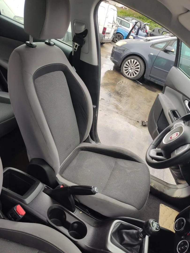 Foto de ASIENTO DELANTERO IZQUIERDO FIAT II TIPO (356) BERLINA 1.4 (95 CV / 70 KW)