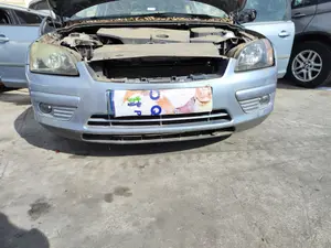 Foto de PARAGOLPES DELANTERO FORD FOCUS BERLINA (CAP) 1.8 TDCi Turbodiesel CAT (116 CV / 85 KW)