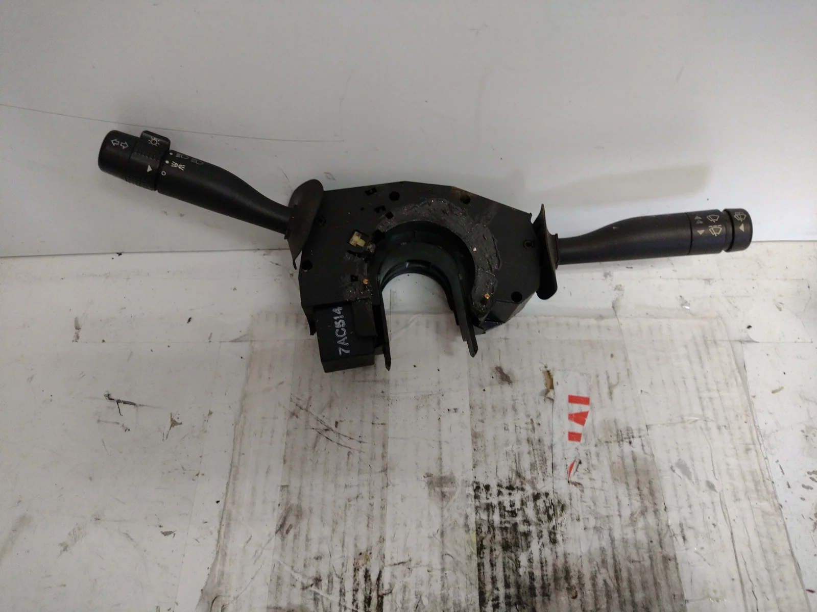 Foto de MANDO MULTIFUNCION FORD FIESTA BERLINA (DX) 1.8 Diesel CAT (60 CV / 44 KW) referencia 01510620