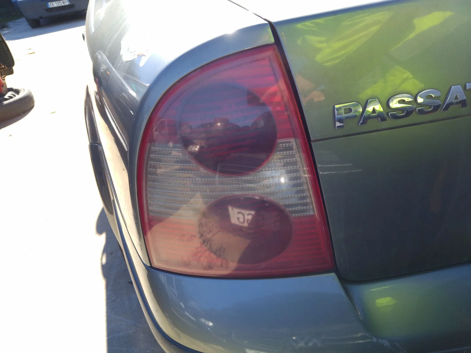 Foto de PILOTO TRASERO IZQUIERDO VOLKSWAGEN PASSAT BERLINA (3B3) 1.9 TDI (131 CV / 96 KW)