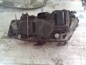 Foto de FARO DERECHO AUDI A6 BERLINA (4B2) 2.5 V6 24V TDI (180 CV / 132 KW) referencia 14846700 foto 2